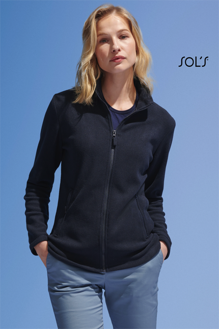  Norman Women - 02094 FLEECES / SOLS Γυναικεία ζακέτα fleece Περιγραφή:Φερμουάρ ίδιου χρώματος με ψηλό γιακά και 2 τσέπες με φερμουάρ για ασφαλή αποθήκευση.  -   Σύνθεση:   Fleece 220g/m²- 100% Πολυέστερ Ιδανικό για επαγγελματική ένδυση σε δραστηριότητες υπαιθρίου ή εργασίας, προσφέροντας άνεση και θερμότητα. Η ζακέτα διατίθεται σε ποικιλία χρωμάτων, ικανοποιώντας τις ανάγκες κάθε επιχείρησης. Το ανθεκτικό υλικό του την καθιστά ιδανική επιλογή για καθημερινή χρήση, ενώ οι λειτουργικές τσέπες εξασφαλίζουν την πρακτικότητα. Διαθέσιμη δυνατότητα εκτυπώσεων με το λογότυπο ή το μήνυμα της επιχείρησής σας, καθιστώντας την ιδανική για προώθηση. Επικοινωνήστε μαζί μας για να βρούμε μαζί αυτό που θέλετε.